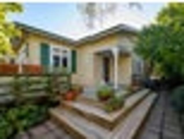 3,041sqm in two titles with a charming 268sqm home