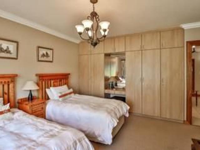 3.06ha, 4 bedroom, riverfrontage home in gated estate