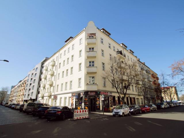 3.000€/m²: Vermietete EG Wohnung am Volkspark Friedrichshain