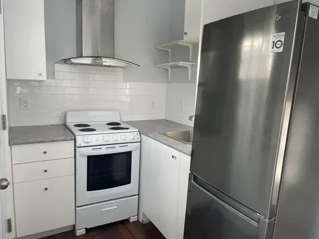 3 11 Catherine St, Dartmouth – Charming 2 Bedroom 1 Bath Available October 1st!