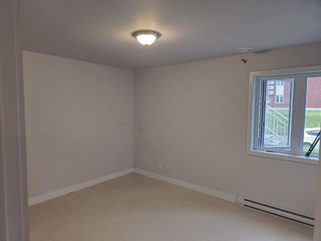 3 1/2 Moderne Situé Au Mont Bellevue