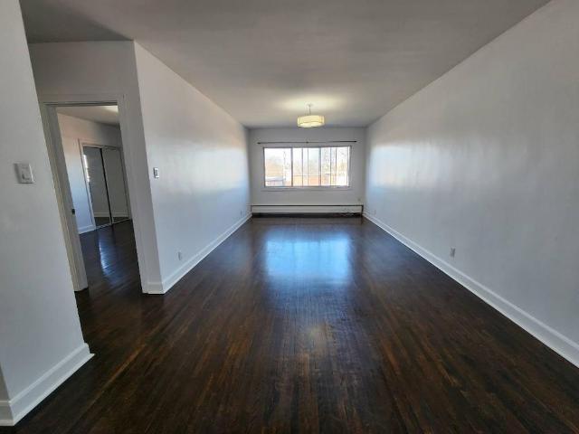 3 1/2 à louer à Saint Laurent 1 chambre et 1 SDB