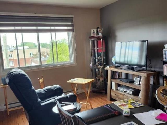 3 1/2 À LAVAL TRÈS TRANQUILLE AVEC ASCENSEUR!
