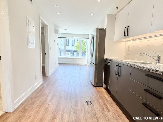 3 12 Batavia Ave, Toronto, Ontario M6N 4A2 CHARMING 2 BEDROOM APARTMENT WITH MODERN UPGRADES [object Promise] for Rent