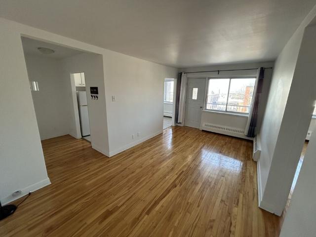 3 1/2 Côte Des Neiges tous inclus 1250$