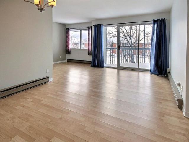 3 1/2 Grand, Immeuble bien entretenu LORETTEVILLE
