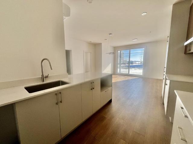 3 1/2 Immeuble Luxueux Avec Ascenseur