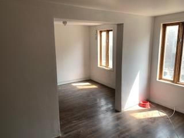 3 1/2 Tout Inclus 1350$ Jardin poss. 2 Chambres & Pièce Salon Cuisine WIFI Chauffé E Ch Frigo poèle laveuse sécheuse micro ondes 5 min Metro Papineau