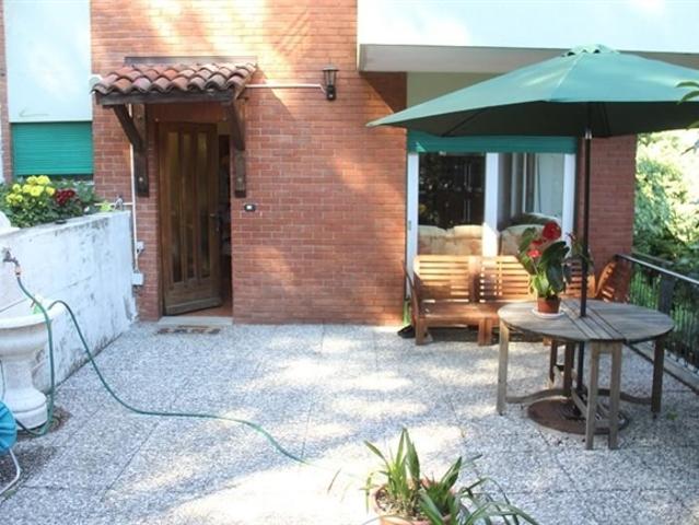 3 1/2 Zi Wohnung in Zweifamilienhaus mit Garten/Bauland