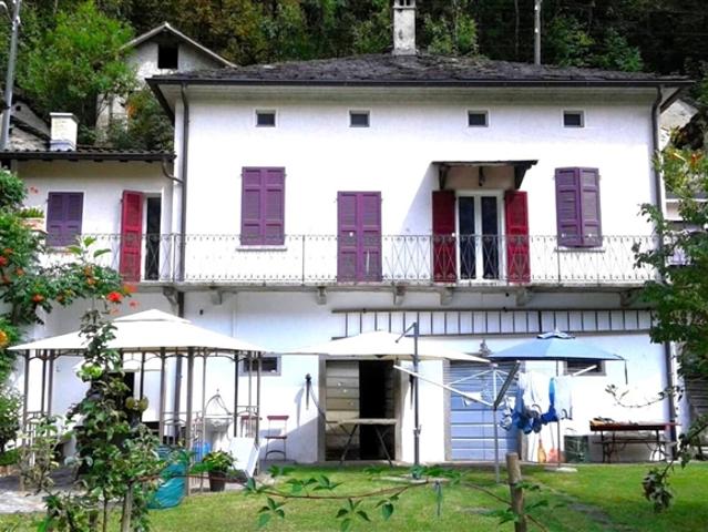 3 1/2 Zimmer Tessinerhaus an sehr ruhiger, sonniger Aussichtslage / Ticino house of 3 1/2 loc. Sehr ruhig, sonnig und schöne Aussicht