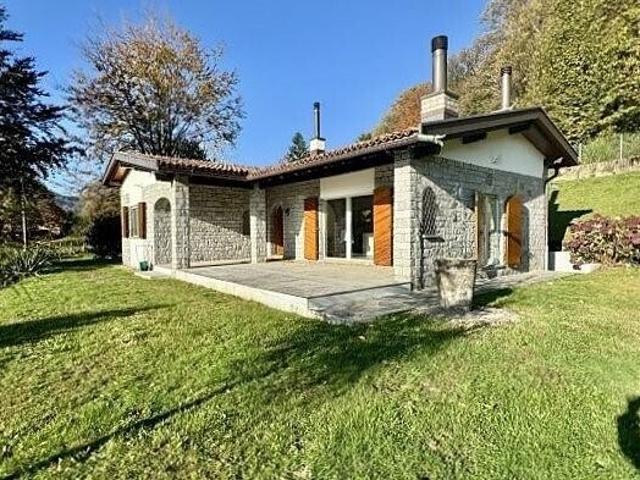3 1/2 Zimmer Villetta mit viel Land an sehr ruhiger, sonniger Aussichtslage / 3 1/2 Zimmer house with lot of land