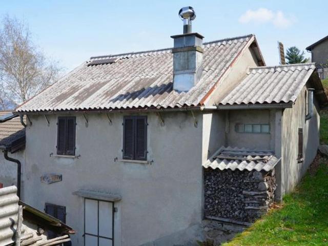 3 1/2 Zimmer Rustico sehr ruhige, sonnige Aussichtslage / Farmhouse of 3.5 loc. Schöner Seeblick und kleines Grundstück, sehr sonnig und ruhig