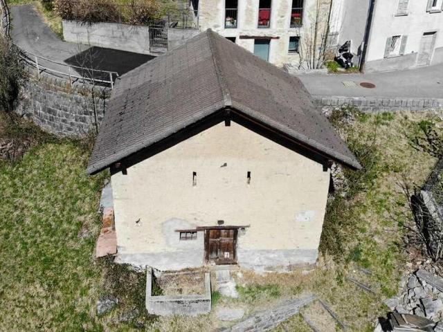 3 1/2 Zimmer Rustico teilweise ausgebaut mit Garten und schöner Aussicht / 3.5 Zimmer rustic partially renovated with land and beautiful view