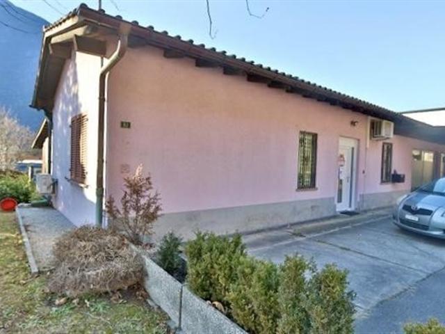 3 1 2 Zimmer Bungalow mit 1 1/2 Zimmer Wohnung / bungalow di 3 1/2 locali con appartamento di 1 1/2 locali