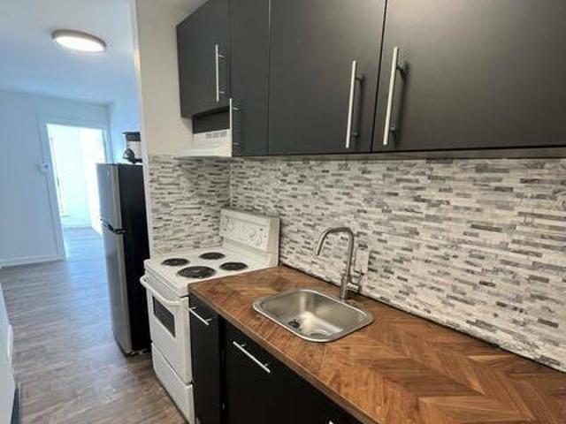 3 1 2 à 2 Min du Métro Papineau APP209 Diponible pour Septembr