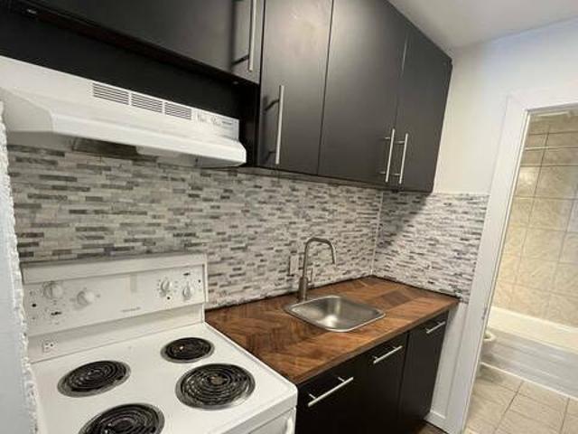 3 1 2 à 2 Mins du Métro Papineau APP209 Diponible pour Juillet