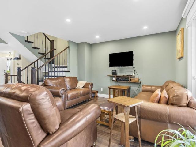 3 1 PlacedArmes Pl, Kingston, ON K7K 6S3