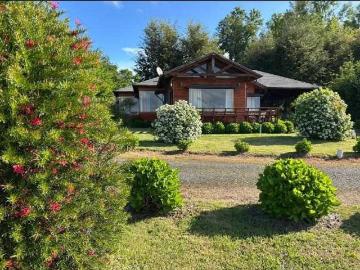 $ 3.200.000 Casa en Arriendo en Pucón 3 dormitorios 2 baños / Corredores Premium Chile SpA