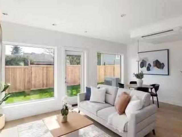 #3 2118 Pentland Rd, Oak Bay, BC, V8S 2W4 house for sale Li.