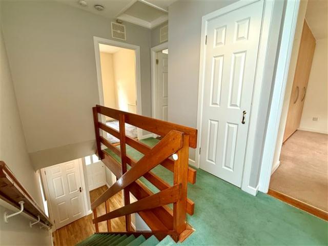 3,300 / month | 31 Vale View Close, Cabinteely, Dublin 18 Keane Thompson Property Consultants 5017 MyHome. Ie Lettings