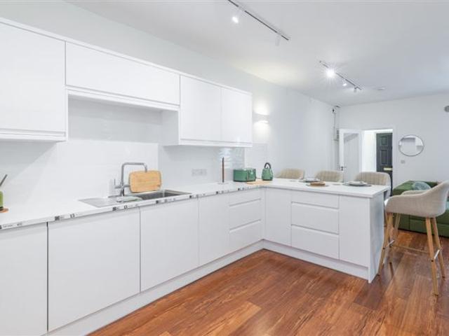 3,400 / month | Simmons Court, Donnybrook, Dublin 4, Dublin Bell Property Consultants 4997 MyHome. Ie Lettings