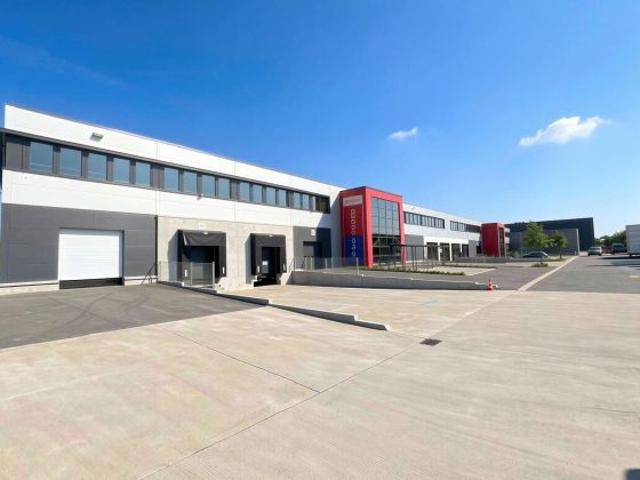 3.510 m² Logistikhalle + 310 m² Büro /Sozialfläche in Rodgau Weiskirchen zu vermieten