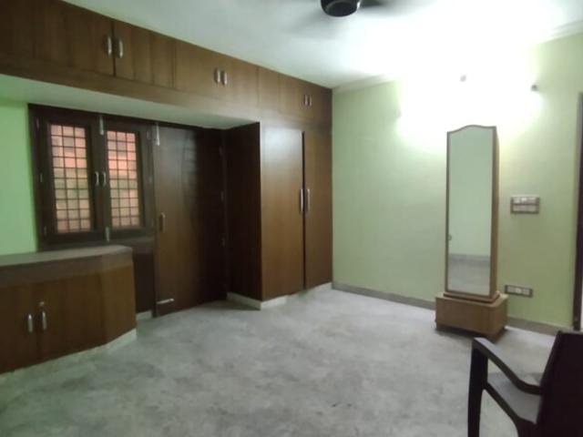 3.5 Bedroom 1800 Sq.Ft. Apartment in Sarita Vihar Delhi Listing ID: #9067