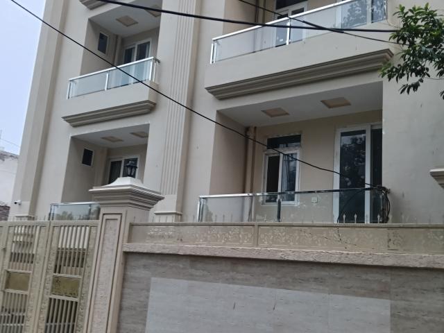 3.5 Bedroom 2000 Sq.Ft. Apartment in Indira Nagar Lucknow Listing ID: #9923