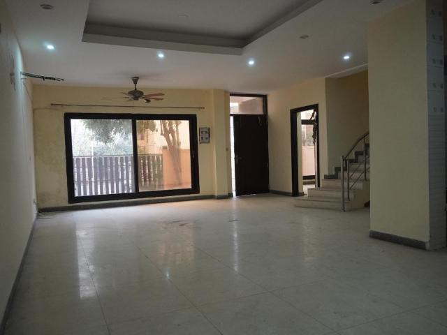 3.5 Bedroom 2116 Sq.Ft. Apartment in Sigma Iii Greater Noida Listing ID: #10065