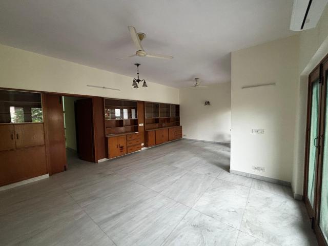3.5 Bedroom 2700 Sq.Ft. Builder Floor in Panchsheel Enclave Delhi Listing ID: #9654