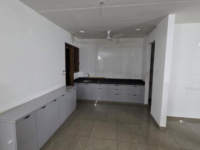 3.5 BHK Apartment in Tragad for rent Ahmedabad. The reference number is 20590475