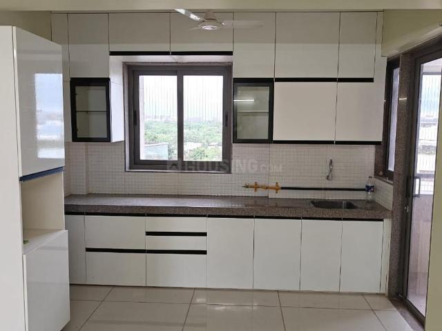 3.5 BHK Apartment in University Area for rent Ahmedabad. The reference number is 18404395