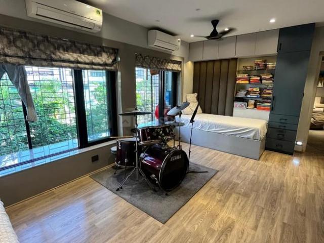3.5 BHK Apartment in Andheri West for resale Mumbai. The reference number is 17291276