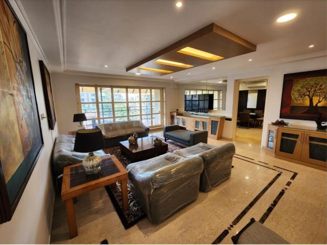3.5 BHK Apartment in Andheri West for resale Mumbai. The reference number is 18947897