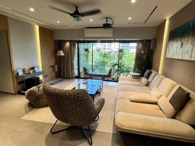 3.5 BHK Apartment in Andheri West for resale Mumbai. The reference number is 19487788