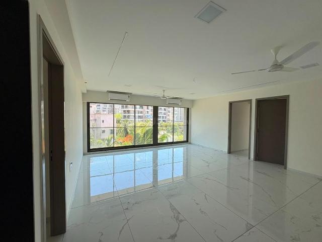 3.5 BHK Apartment in Juhu for rent Mumbai. The reference number is 20616319