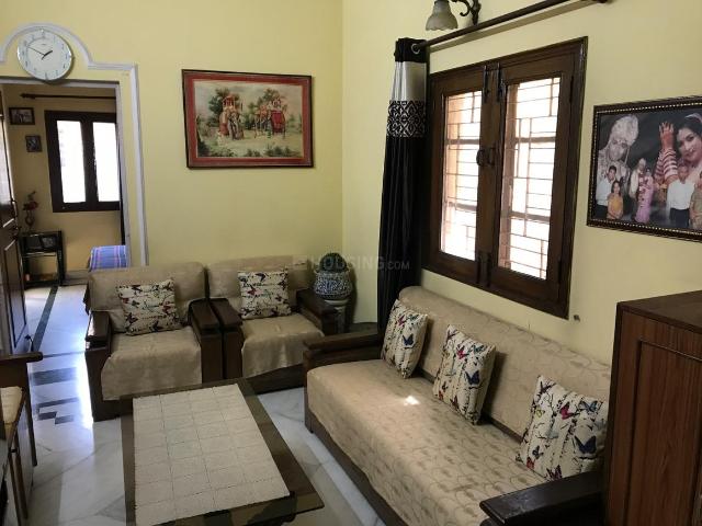 3.5 BHK Apartment in Mayur Vihar Phase 1 for rent New Delhi. The reference number is 20898258