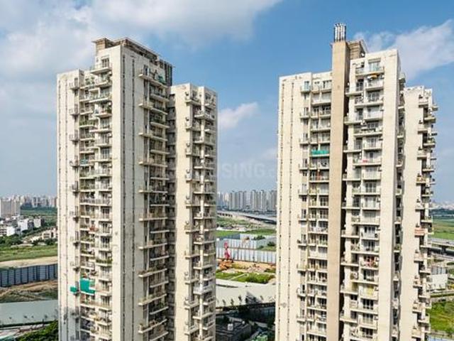 3.5 BHK Apartment in Sector 102 for rent Gurgaon. The reference number is 19498184