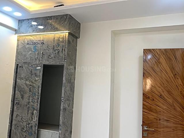 3.5 BHK Apartment in Sector 102 for resale Noida. The reference number is 19725720