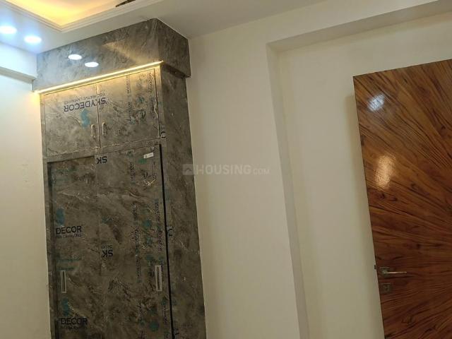 3.5 BHK Apartment in Sector 102 for resale Noida. The reference number is 19803543