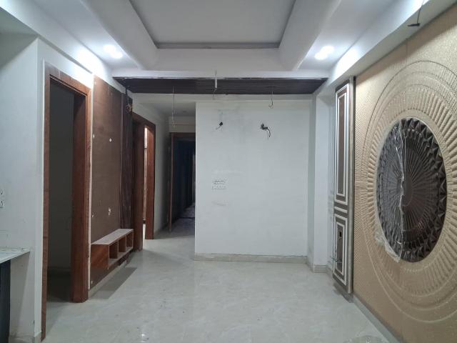 3.5 BHK Apartment in Sector 102 for resale Noida. The reference number is 19949142