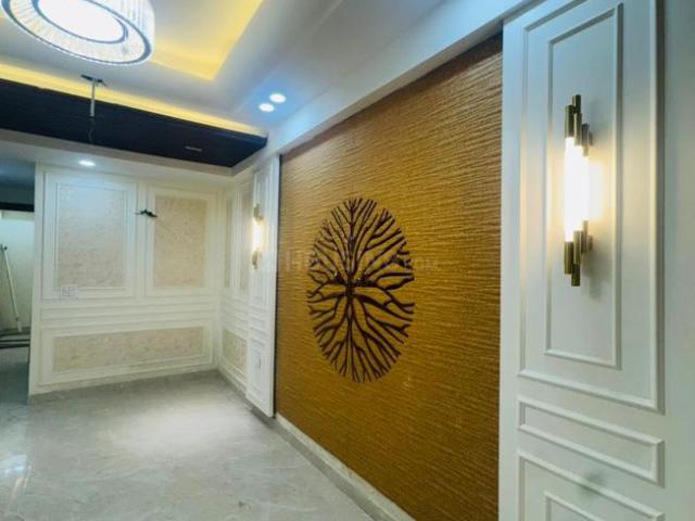 3.5 BHK Apartment in Sector 102 for resale Noida. The reference number is 20726921