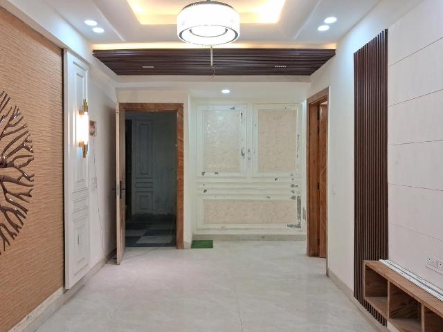 3.5 BHK Apartment in Sector 102 for resale Noida. The reference number is 20016998
