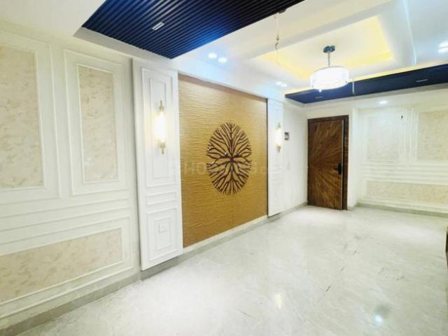 3.5 BHK Apartment in Sector 102 for resale Noida. The reference number is 20119107