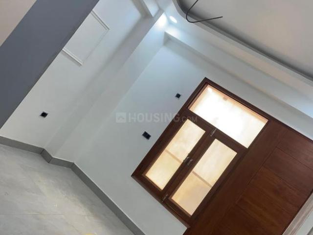 3.5 BHK Apartment in Sector 104 for resale Noida. The reference number is 19698356