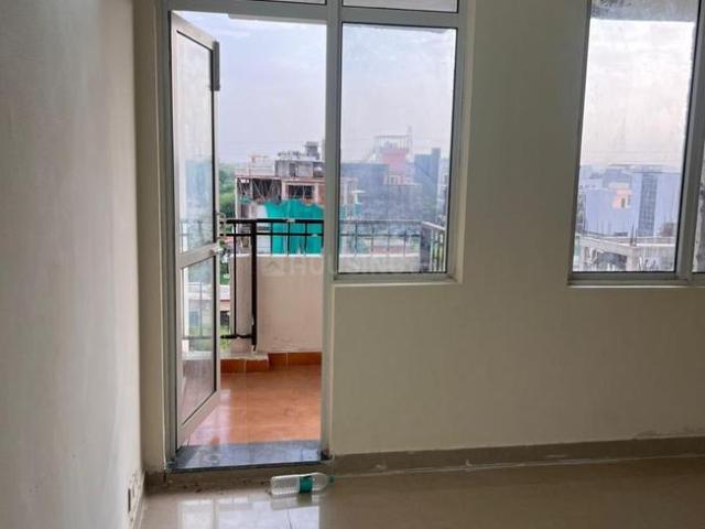 3.5 BHK Apartment in Sector 133 for resale Noida. The reference number is 19656516