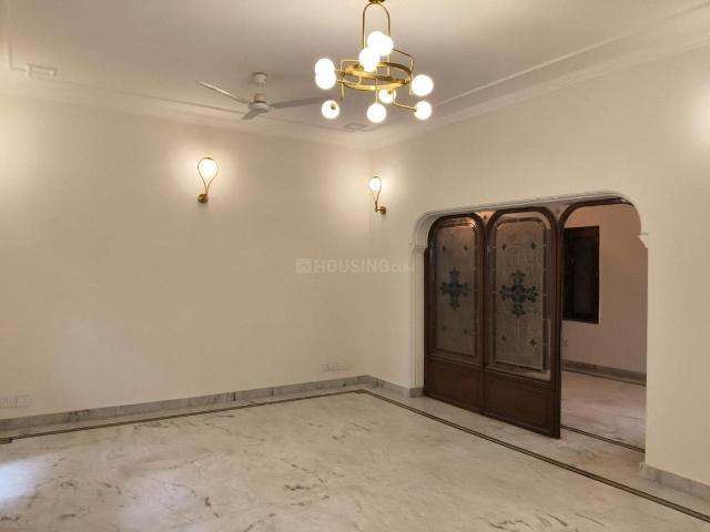 3.5 BHK Apartment in Sector 14 for rent Gurgaon. The reference number is 20334183
