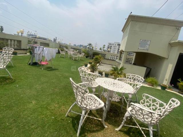 3.5 BHK Apartment in Sector 43 for rent Gurgaon. The reference number is 20721608