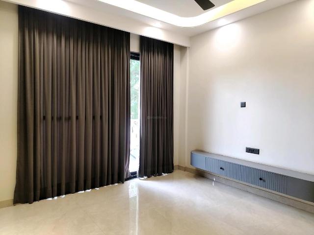 3.5 BHK Apartment in Sector 56 for rent Gurgaon. The reference number is 18321156
