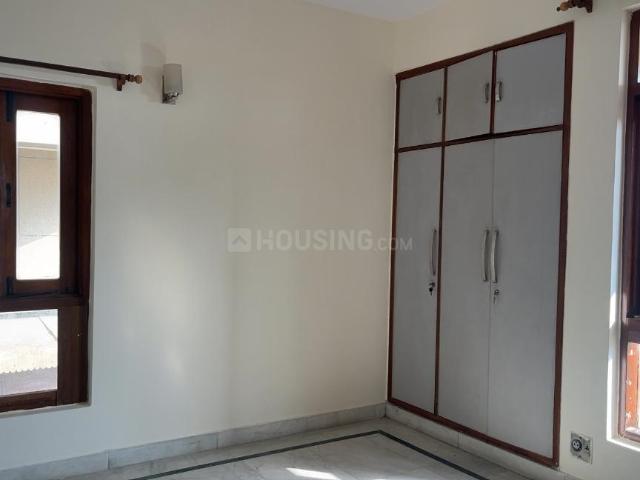 3.5 BHK Apartment in Sector 5 Dwarka for rent New Delhi. The reference number is 20977357